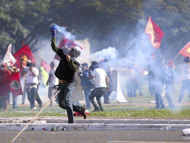 Termina em Bras&iacute;lia maior manifesta&ccedil;&atilde;o contra governo Temer