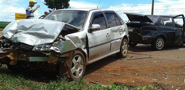 Acidente entre tr&ecirc;s ve&iacute;culos deixa dois feridos na MS-162