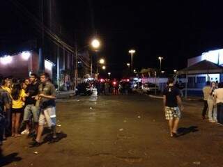 Moradores denunciam aglomeração excessiva de pessoas e obstrução da rua que dá acesso a Rui Barbosa. (Foto: Direto das Ruas/Arquivo)