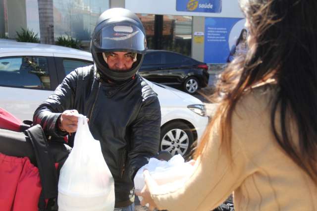 Clientes fogem do frio e empres&aacute;rios refor&ccedil;am vendas por delivery