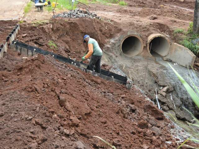  Bueiros abertos se transformam em armadilha em Campo Grande