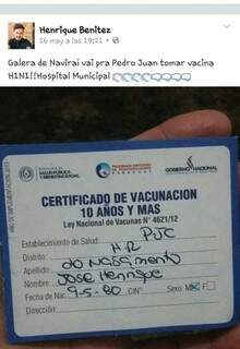 Brasileiro postou no Facebook foto da carteirinha de vacinação no Paraguai (Foto: Reprodução)