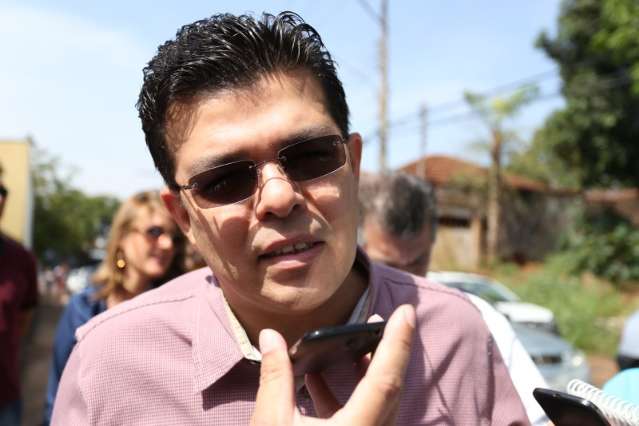 Prefeito vistoria obras e acompanha posse de desembargador do TJMS