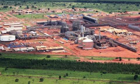 Governo vai à Petrobras cobrar retomada de obra de fábrica de fertilizantes