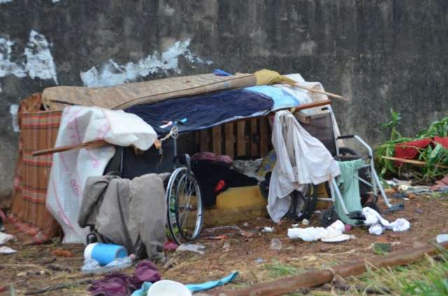 MPE e volunt&aacute;rios fazem servi&ccedil;o social para ajudar moradores de rua