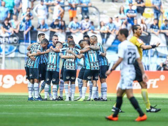 Gr&ecirc;mio derrota Corinthians e conquista vaga na fase de grupos da Libertadores