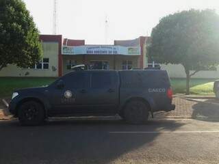 Integrantes do Gaeco chegaram de surpresa à sede da prefeitura, as 6h de hoje (Foto: Nova News)