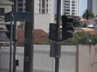 Semáforo desligado em via da Capital. (Foto: Marcos Ermínio/Arquivo).