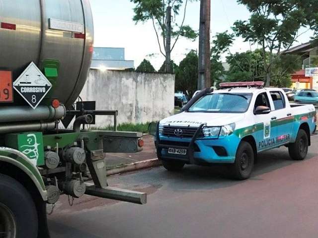 Pol&iacute;cia apreende 10 toneladas de formol transportadas irregularmente