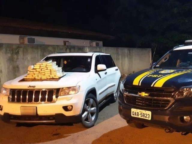 Paraguaios s&atilde;o presos com 40 quilos de coca&iacute;na em fundo falso de ve&iacute;culo
