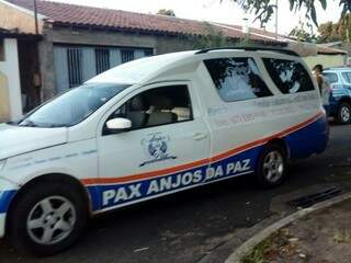 Funerária no local onde ocorreu o assassinato (Foto: Direto das Ruas) 