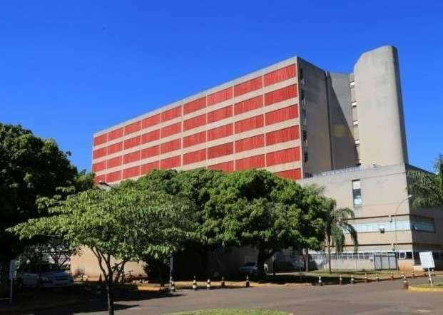 Paciente do interior cai da maca do Hospital Regional e morre