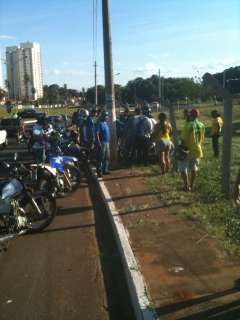 Motociclista perde o controle de moto, bate em poste e morre na Interlagos