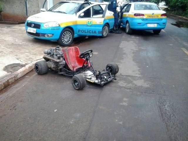 Menor &eacute; flagrado &ldquo;zuando&rdquo; com kart na rua, &eacute; apreendido e pai responde crime