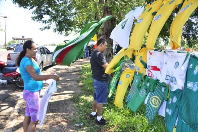 At&eacute; corintiano faz fila para comprar ingresso para jogo do Palmeiras