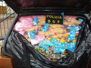 No total foram apreendidos 665 quilos de brinquedos, 371 quilos de roupas e 720 cadeados.(Foto: Divulgação)