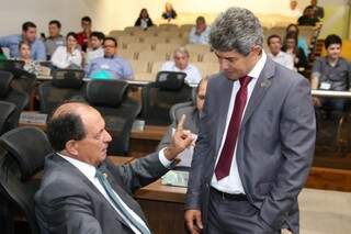 À esquerda, deputado Zé Teixeira e o líder do governo na Assembleia, professor Rinaldo (Foto: Divulgação/ALMS)