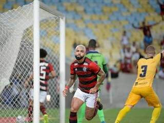 Gabriel pouco antes da comemoração de um dos seus gols em campo. (Foto: Flamengo/FC) 