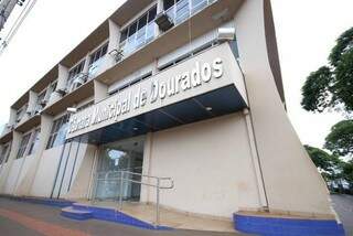 Sede da Câmara de Vereadores de Dourados; MP aponta irregularidades em concurso (Foto: Divulgação)