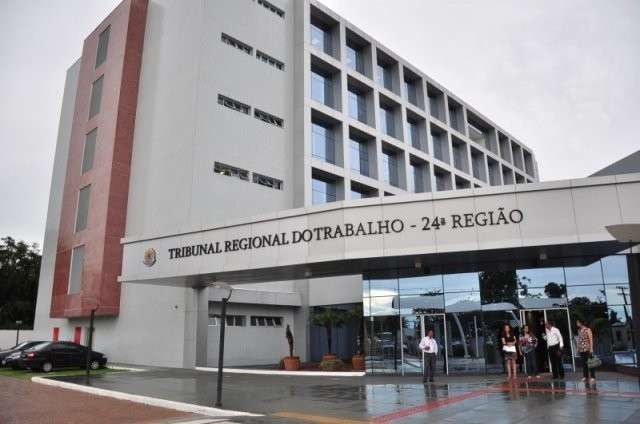 Muitas n&atilde;o sabem, mas mulher v&iacute;tima de viol&ecirc;ncia tem direito a licen&ccedil;a