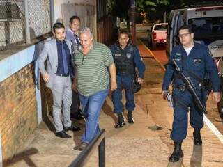 No dia 28 de maio, Beto Mariano (camisa listrada) deixa o Centro de Triagem, beneficiado com habeas corpus (Foto/Arquivo: Paulo Francis)