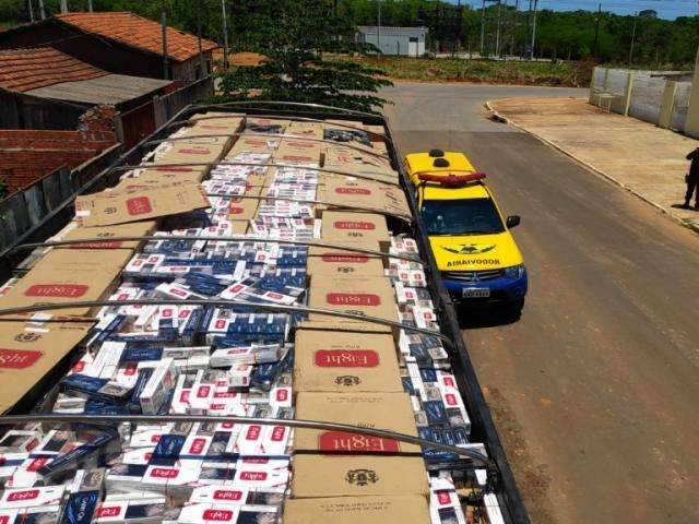 Pol&iacute;cia apreende carreta com carga de R$ 1 milh&atilde;o em cigarros contrabandeados