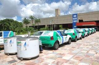 Governo entregou 51 veículos para o programa Leite Forte (Foto: Marcelo Calazans)
