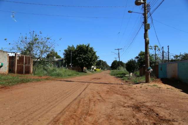 M&atilde;e diz que adolescente espancado n&atilde;o &eacute; de gangue e quer deixar bairro