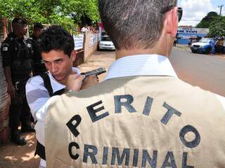 Acusados foram levados ao local para reconstituição do crime. (Foto: João Garrigó).