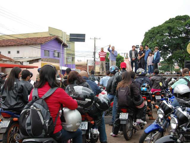  Mais de mil motociclistas ignoram mau tempo para prestigiar Moto Romaria