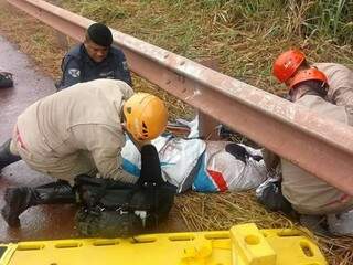 Peck foi atendido pelos bombeiros e levado para o Hospital de Corumbá. (Foto: Corpo de Bombeiros/Divulgação)