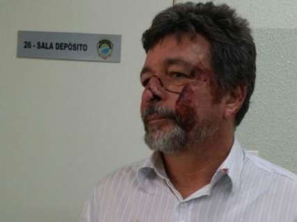 Advogado diz ter sido agredido a socos por delegado ao ser preso