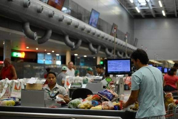 Infla&ccedil;&atilde;o no ano &eacute; de 2,5%, o menor resultado acumulado desde 1998
