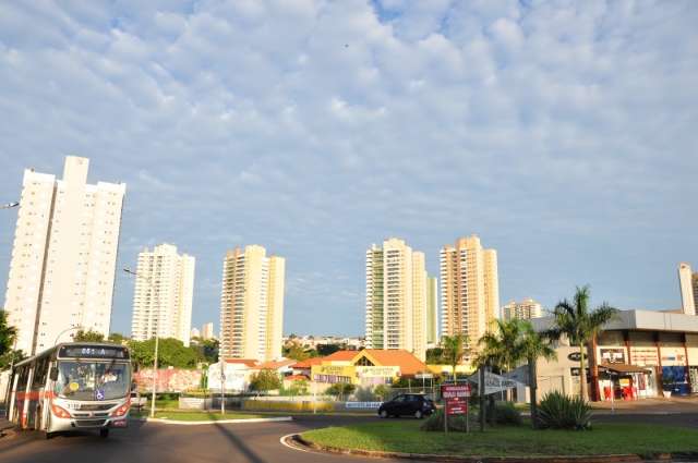 Sexta-feira amanhece com temperatura amena e c&eacute;u entre nuvens