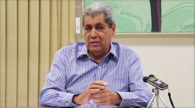 Governador e prefeito comemoram o Dia das M&atilde;es em fam&iacute;lia e no Facebook