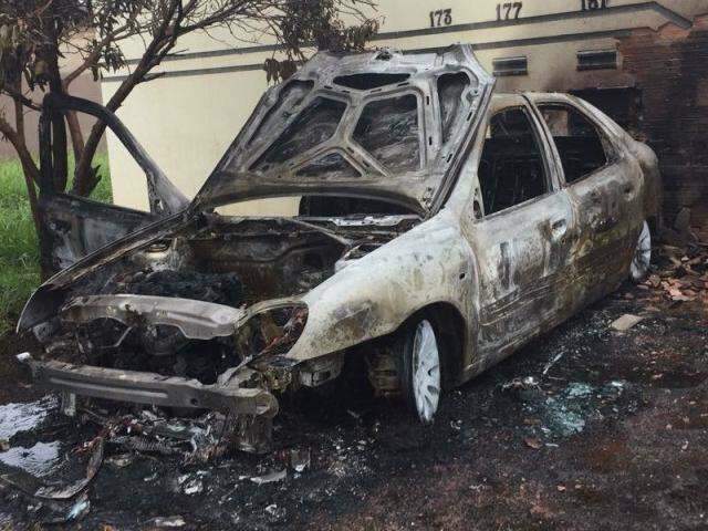 Namorada de PM tem carro queimado e suspeita &eacute; de inc&ecirc;ndio criminoso 