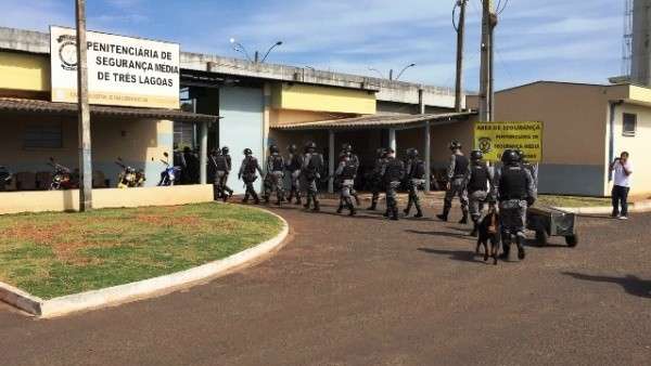 Pelot&atilde;o de Choque da Capital faz vistoria minuciosa em pres&iacute;dio ap&oacute;s rebeli&atilde;o
