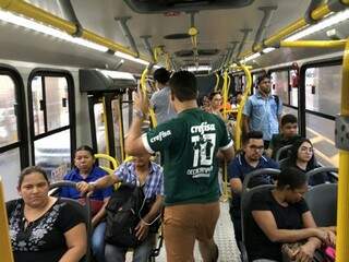 Aproximadamente 30 mil pessoas pegam a linha 070 por dia em Campo Grande (Foto: Kísie Ainoã)