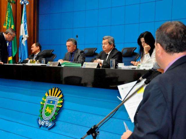 Deputados mant&ecirc;m veto a projeto que previa venda de vacina em farm&aacute;cia