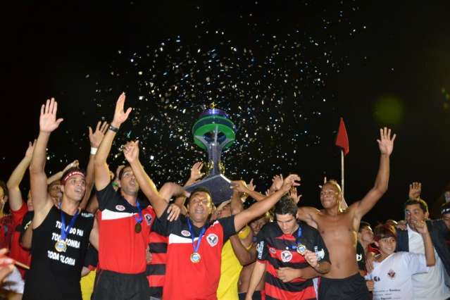 &Aacute;guia Negra anuncia renova&ccedil;&atilde;o de treinador e base de elenco campe&atilde;o estadual 