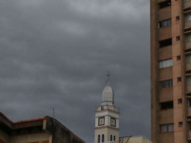 Inmet prev&ecirc; quinta-feira de tempo nublado e chuva isolada em MS