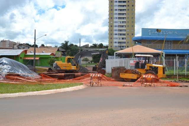 Comerciantes v&atilde;o processar Prefeitura por obra parada na Rachid Neder