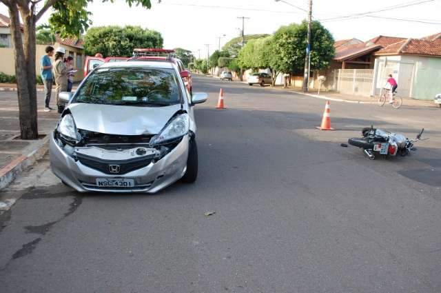 Motociclista desrespeita sinaliza&ccedil;&atilde;o e &eacute; atingido por ve&iacute;culo no Parque dos Ip&ecirc;s