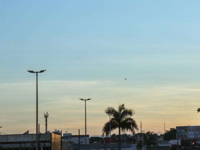  Sem mudan&ccedil;as, sol escaldante segue forte com calor de 36&ordm;C em MS 