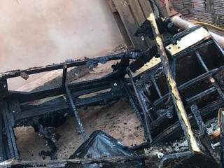 Mulher discute com ex-marido e tem casa incendiada 