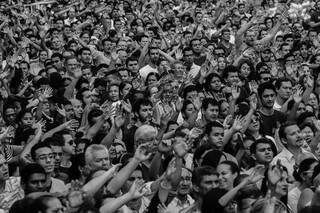 &lt;h1&gt;Multidão
&lt;h2&gt;Centenas de pessoas em missa de Corpus Christi. (Foto: Marcos Ermínio)