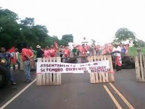 Manifestantes liberam rodovias e agendam reunião com o Incra