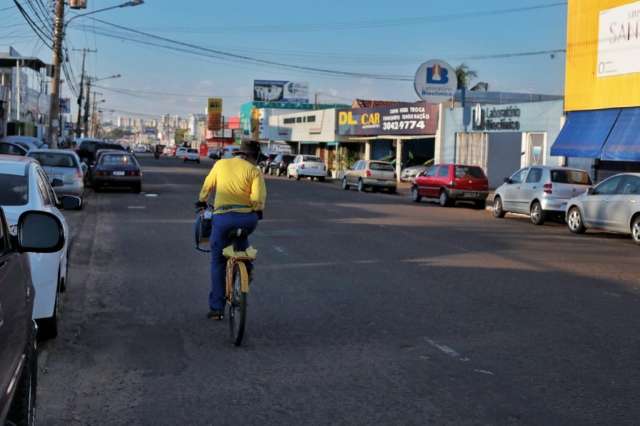Em 15 anos, n&uacute;mero de garagens em &quot;corredor dos seminovos&quot; caiu 40%