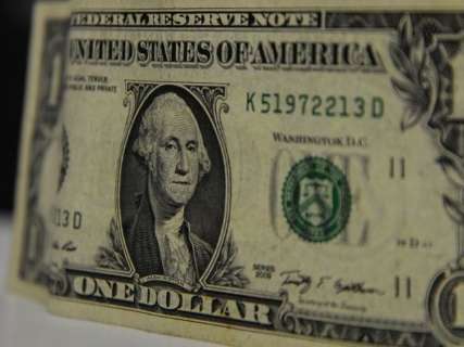 Em queda, dólar chega a R$ 3,82, menor valor em quase 3 semanas