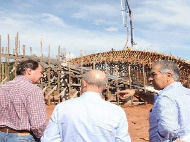 Reinaldo entrega viaturas e investimento de R$ 40 milh&otilde;es em Nova Andradina